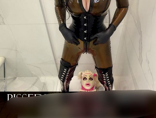 DominaBlackdiamoond's Porno Video: pi**edusche für meine Rubber-Sissy